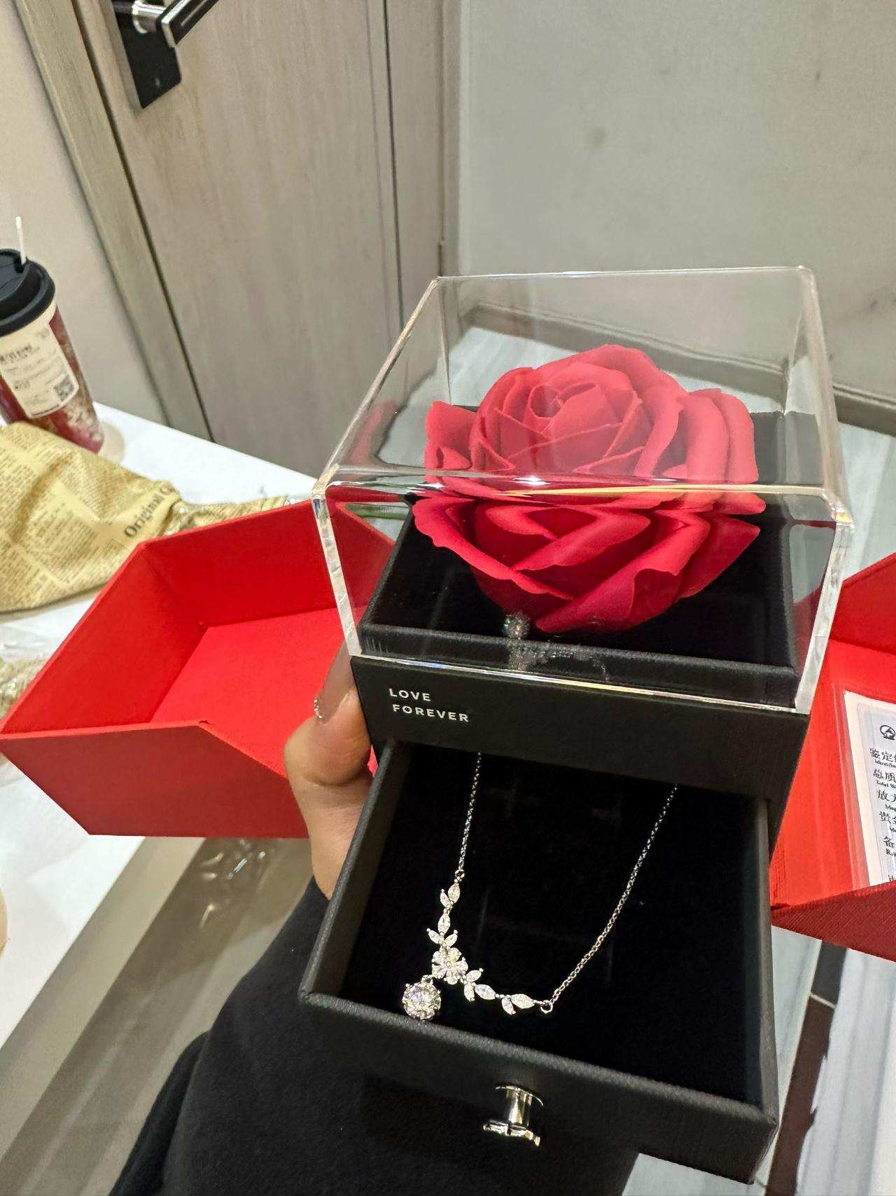 第一次送的项链